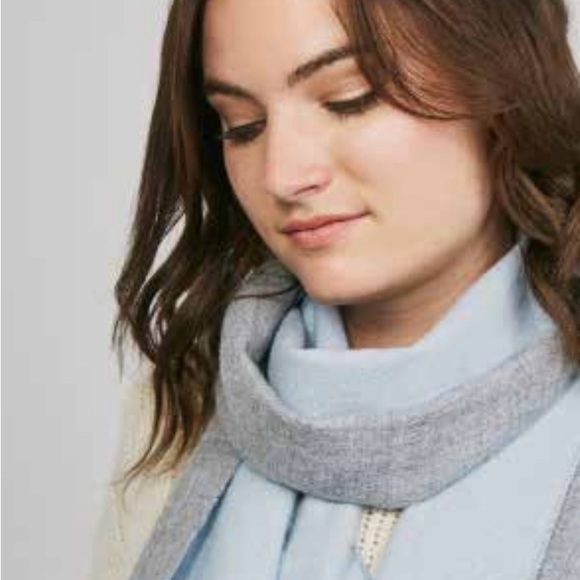 Meet your Posher, Andes Connection, 100% Peruvian Alpaca scarves. - Picture 3 of 5